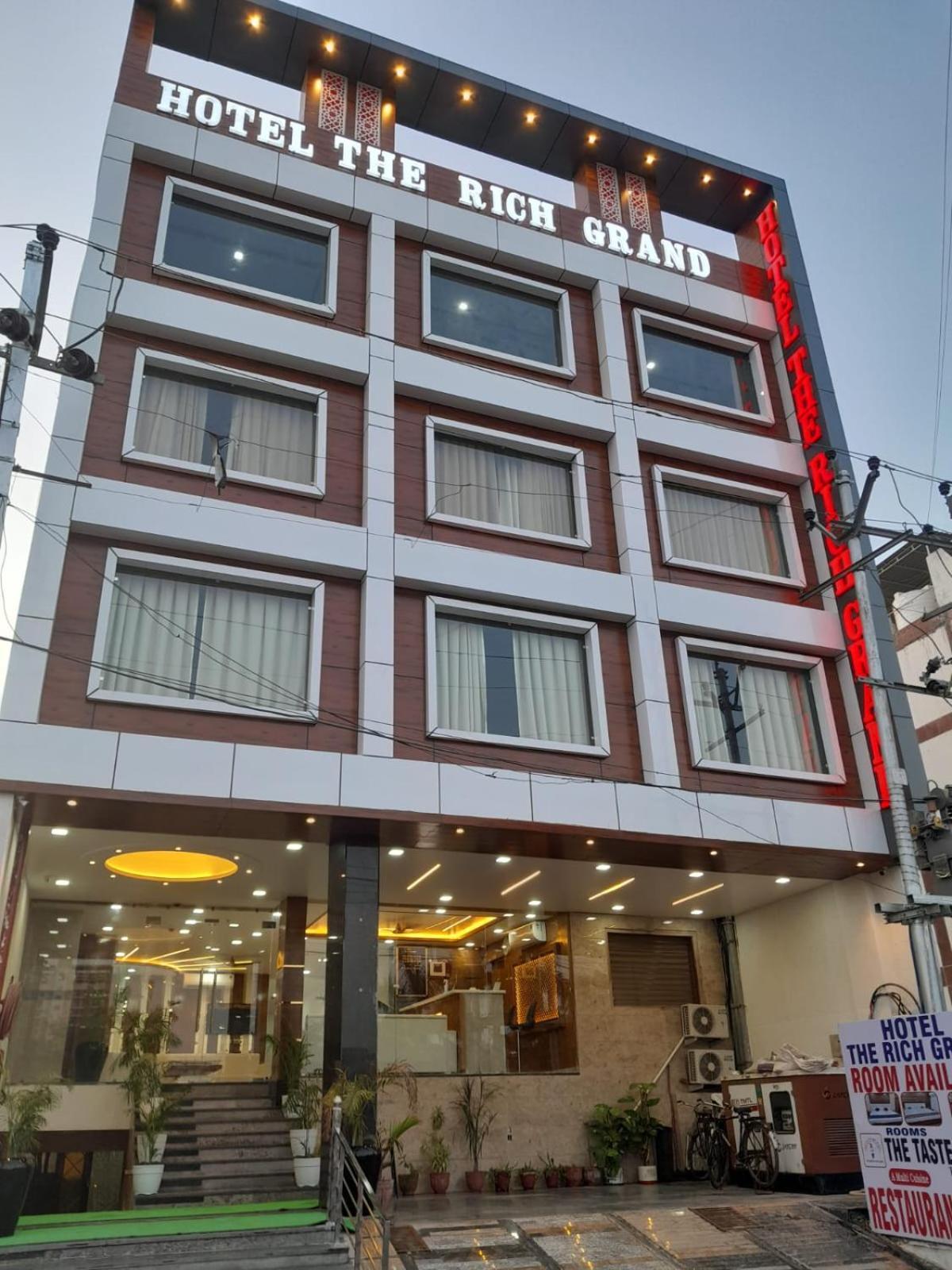 Rich Grand Hotel Agra  Esterno foto